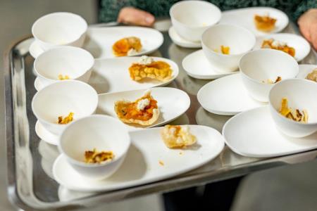 Krepka kostna juha z zavihkom z jušno zelenjavo, Koline 2022 (foto Simon Avsec) (2)